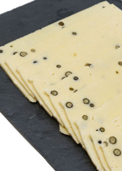 Sennerei Raclette Käse mit Pfefferkörnern - fertig geschnitten 8 Raclette mit Pfefferkörnern