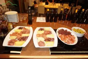 Heggenberger Weindegustation mit Käse und Wurst