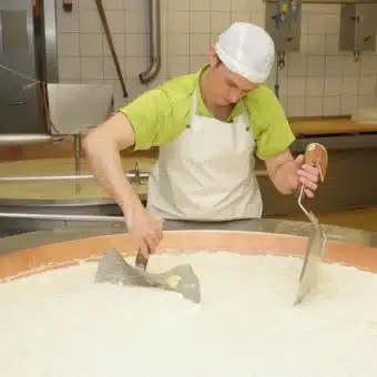 Senner am Käsen