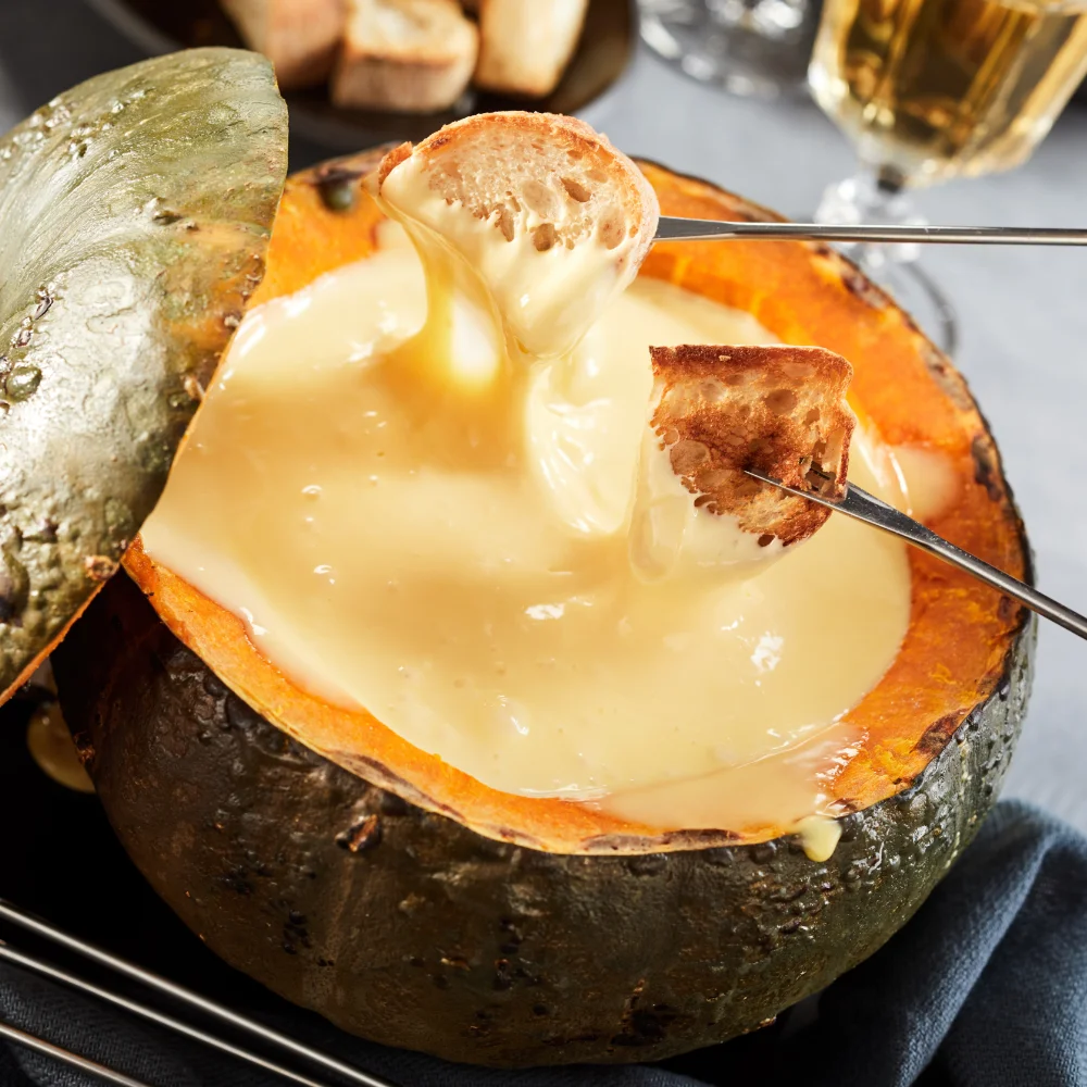 KÄSEFONDUE | PREMIUM Qualität - 100% frei von Geschmacksverstärkern | Käse Fertiggericht Spezialität im Beutel - aromatisch + würzige Genuss Garantie | 500 Gramm