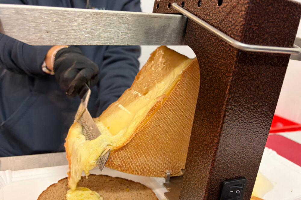 Louis Tellier Kaesekeller Test mit Mitarbeitern bei uns im Käsekeller